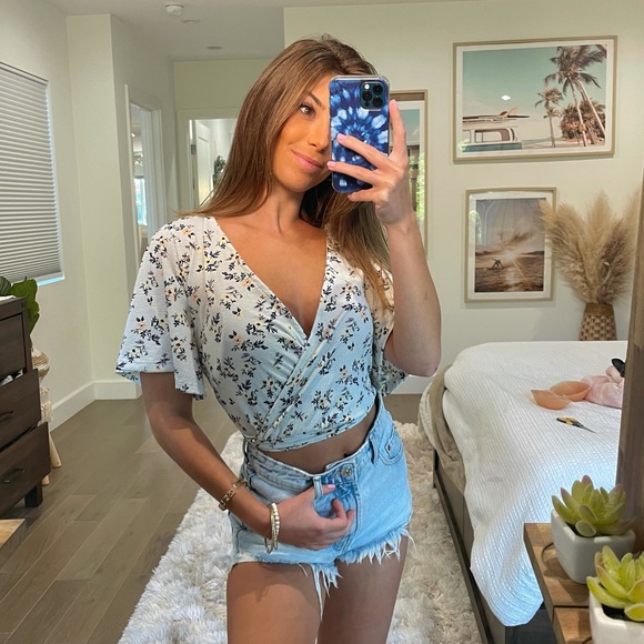 Tops - Flouncy Blouse | Light Blue